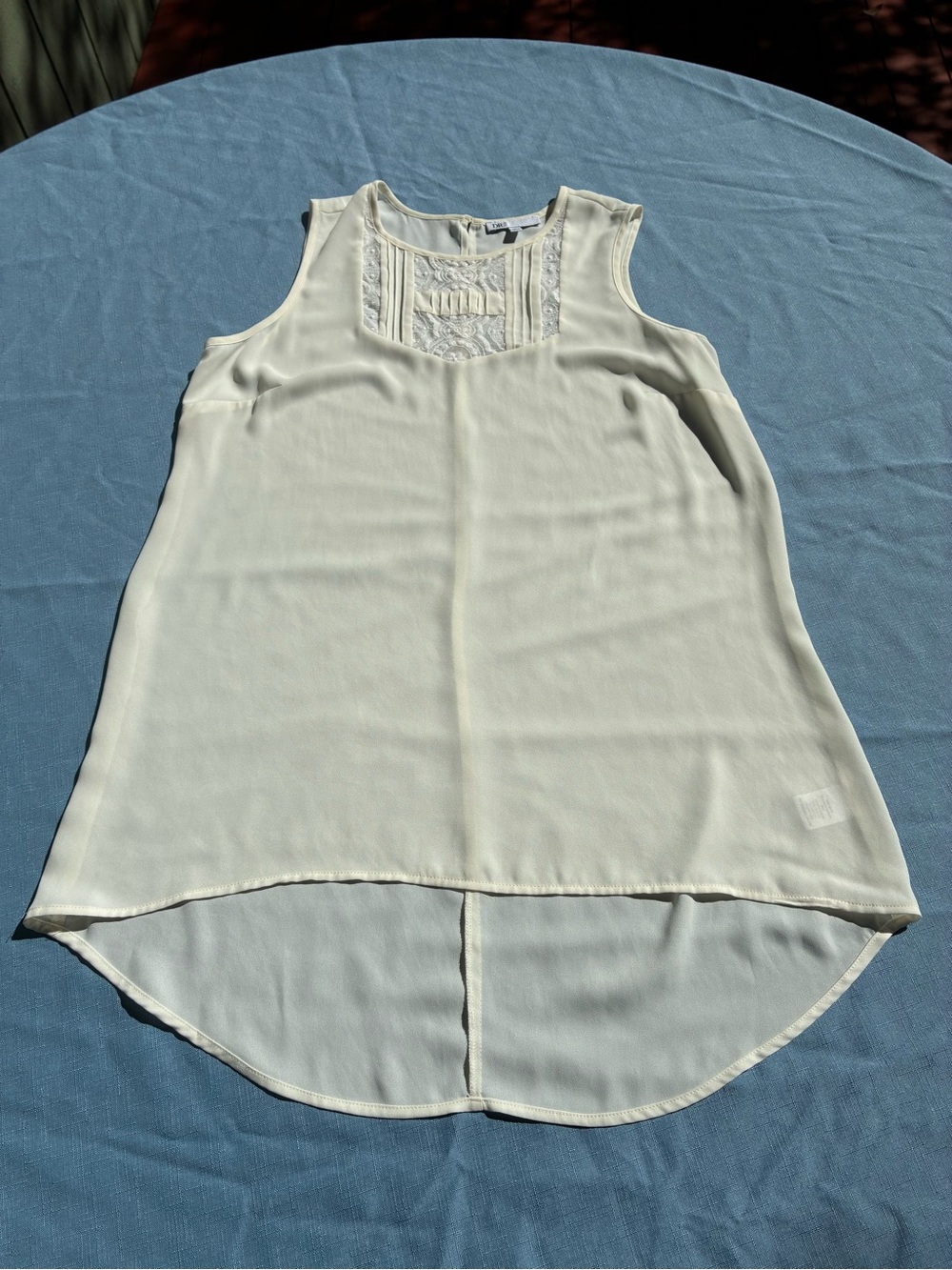 DR2 Cream Lace Yoke Sleeveless High-Low Tank